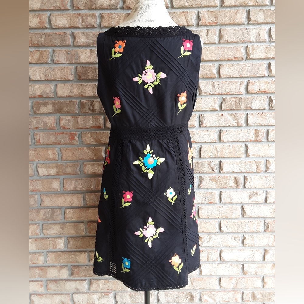 Nanette Lepore Black Floral Embroidered V-Neck Dress Sz 12 - Picture 8 of 12